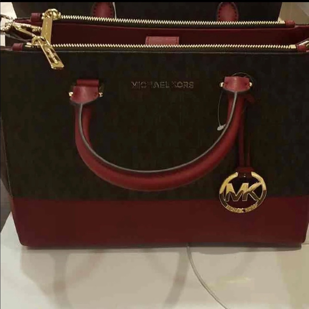 EUC Michael Kors Sutton medium satchel